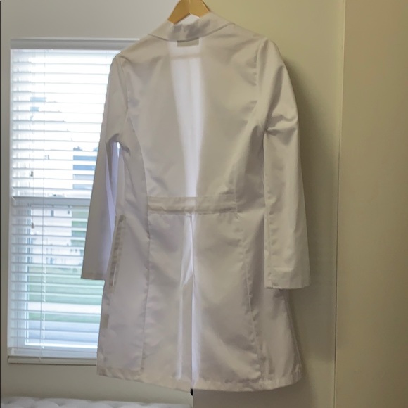 NEW Women’s Medical White Coat - Picture 1 of 7